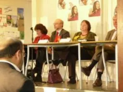 Dari Taylor Alex Cunningham, Jacquie Bell and Philip Latham at Muslim Discussion Forum