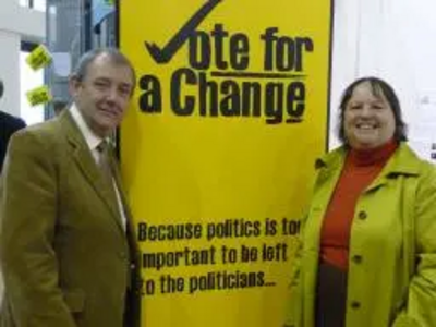 Alan Lewis and Jacquie Bell sign the petition for Fair Votes
